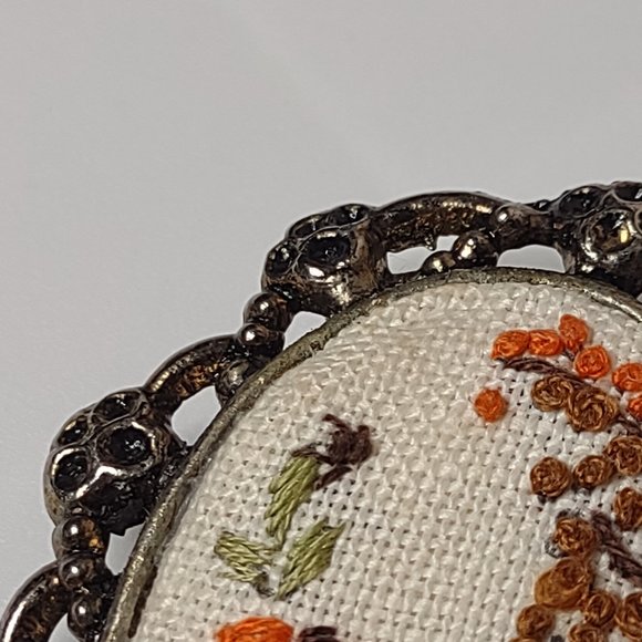 Vintage Metal Oval And Floral Embroidery Orange Flower Brooch - Picture 4 of 12